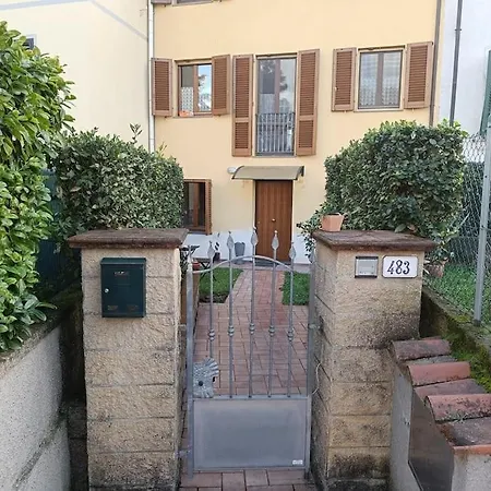 The Twin House * Lucca
